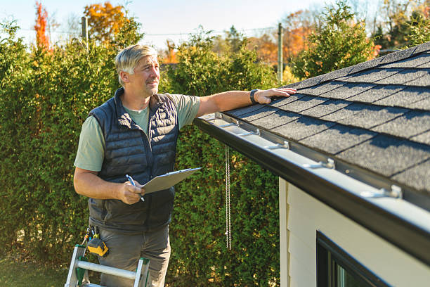 Professional Roofing technician working in Olanta, SC